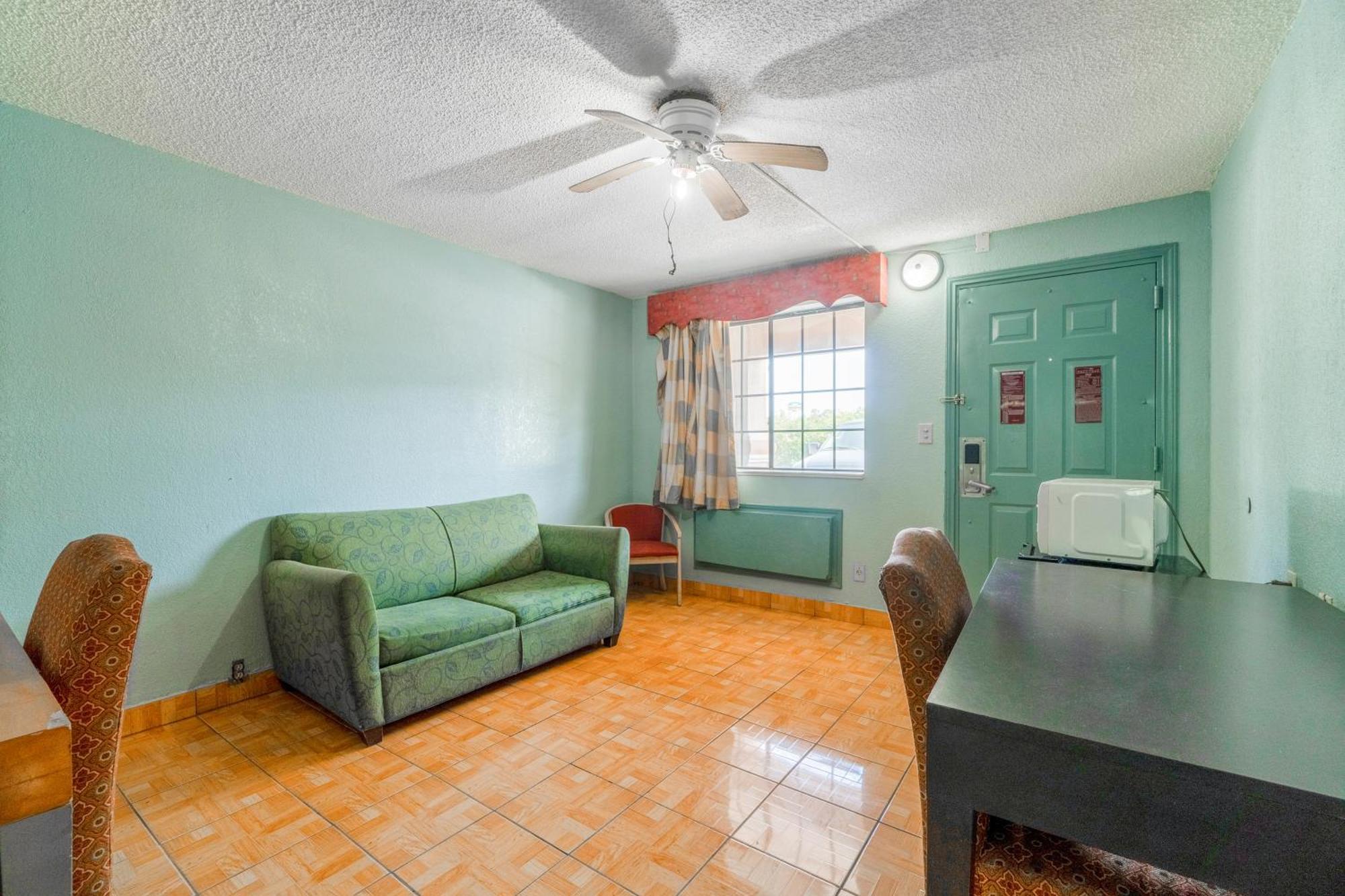 Lone Star Inn & Suites By Oyo Harlingen Tx Exteriör bild