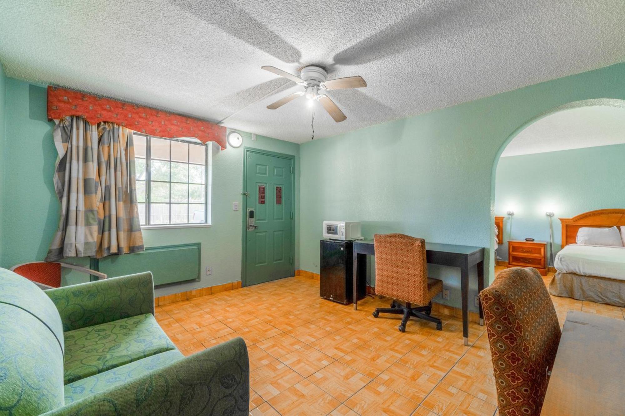 Lone Star Inn & Suites By Oyo Harlingen Tx Exteriör bild