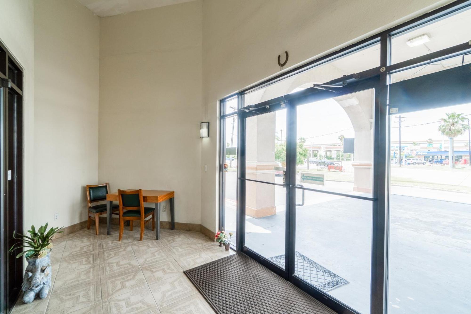 Lone Star Inn & Suites By Oyo Harlingen Tx Exteriör bild