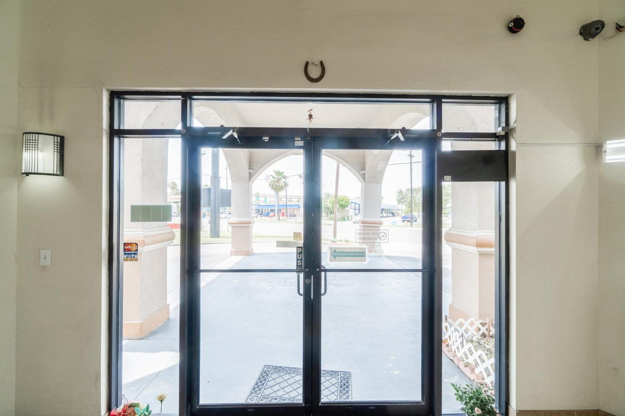 Lone Star Inn & Suites By Oyo Harlingen Tx Exteriör bild