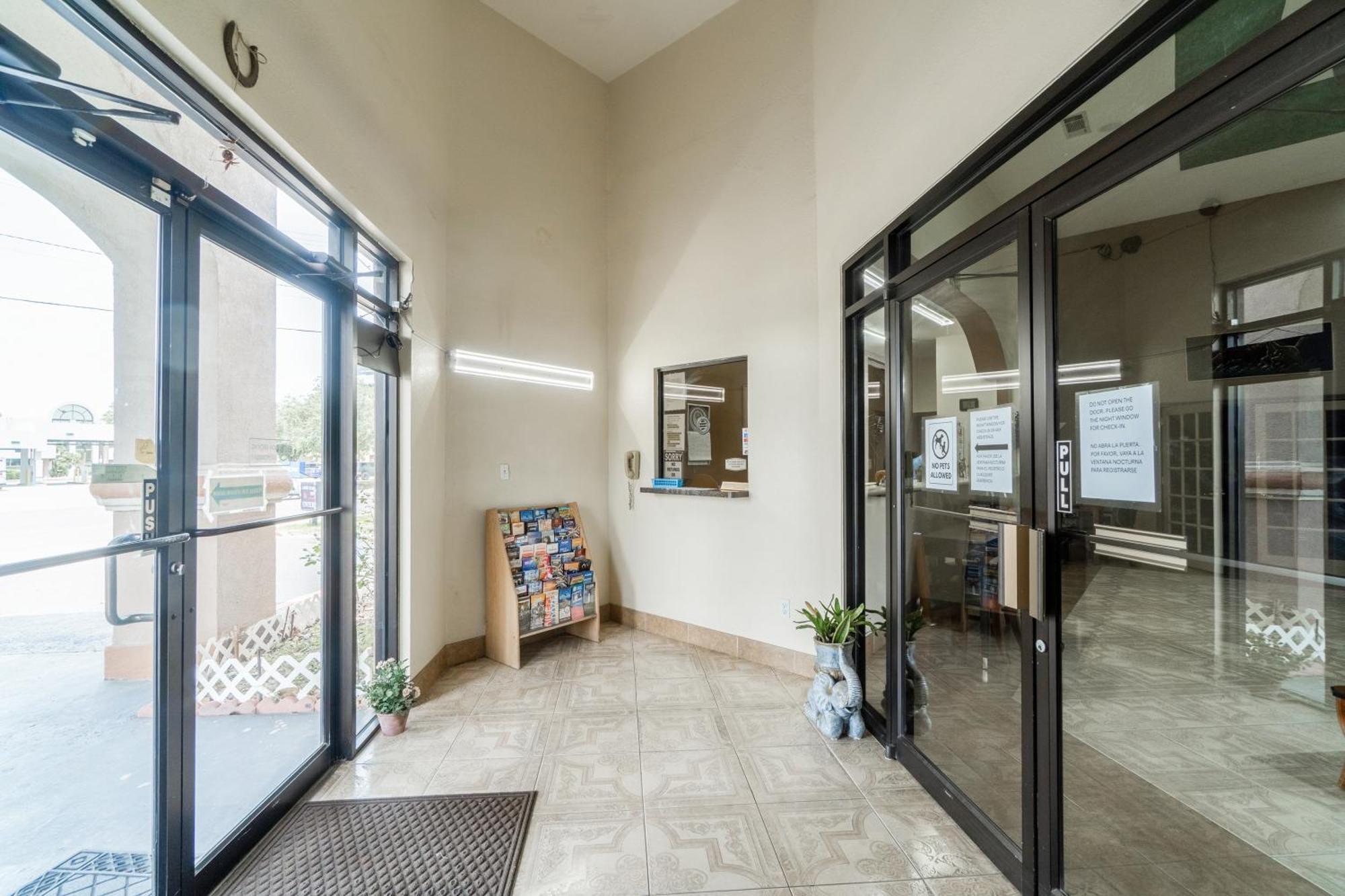Lone Star Inn & Suites By Oyo Harlingen Tx Exteriör bild