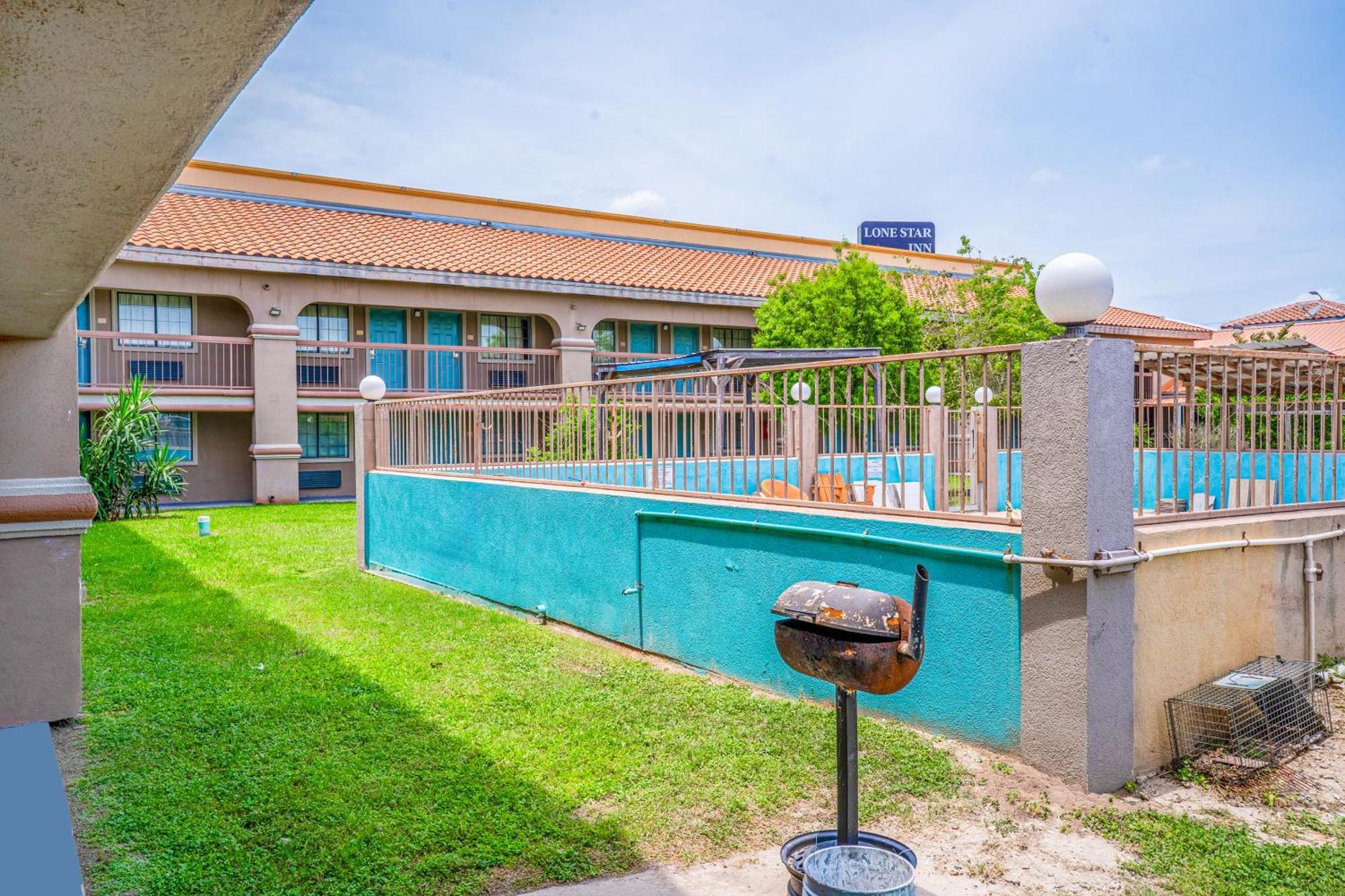 Lone Star Inn & Suites By Oyo Harlingen Tx Exteriör bild