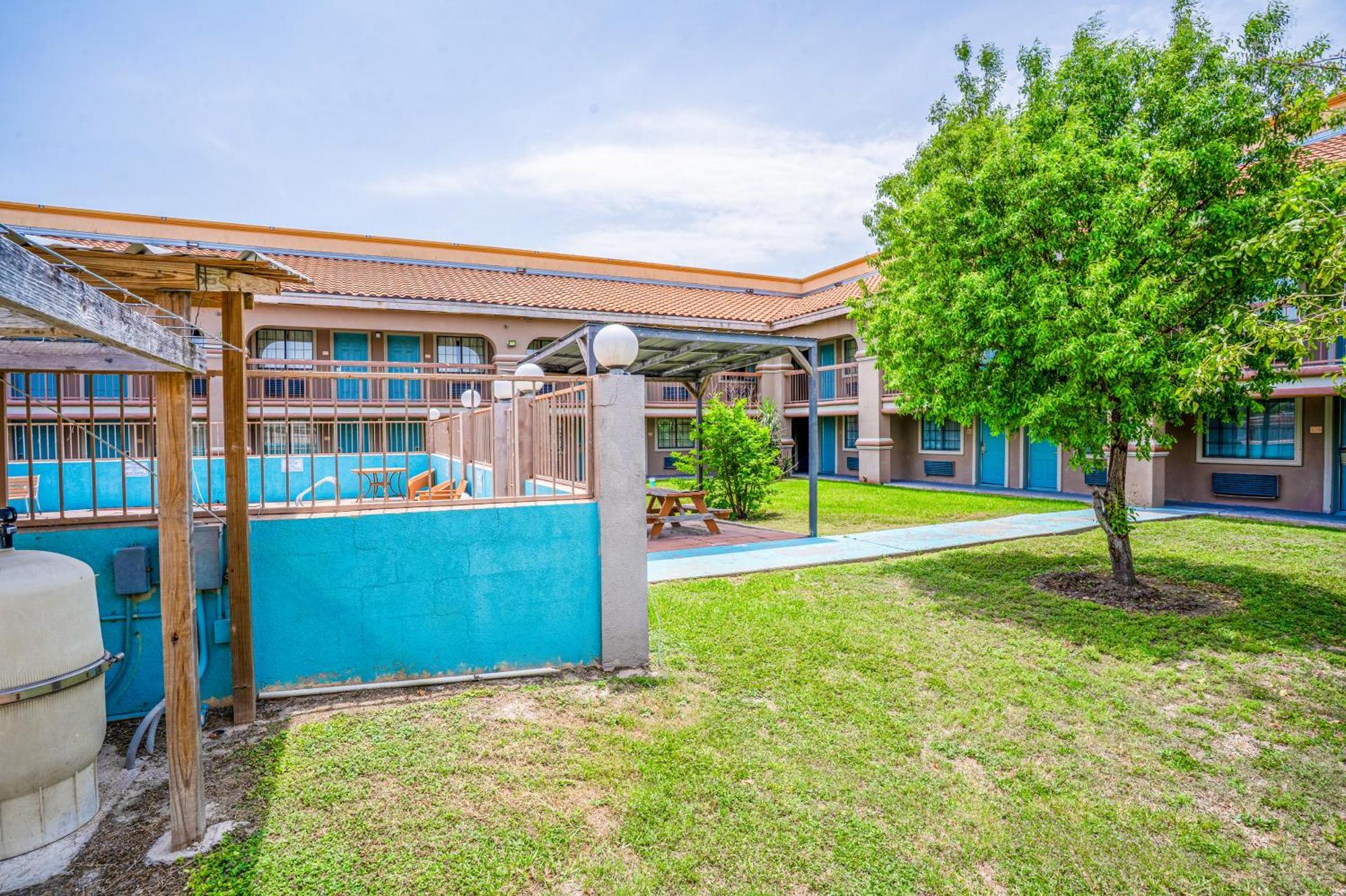 Lone Star Inn & Suites By Oyo Harlingen Tx Exteriör bild