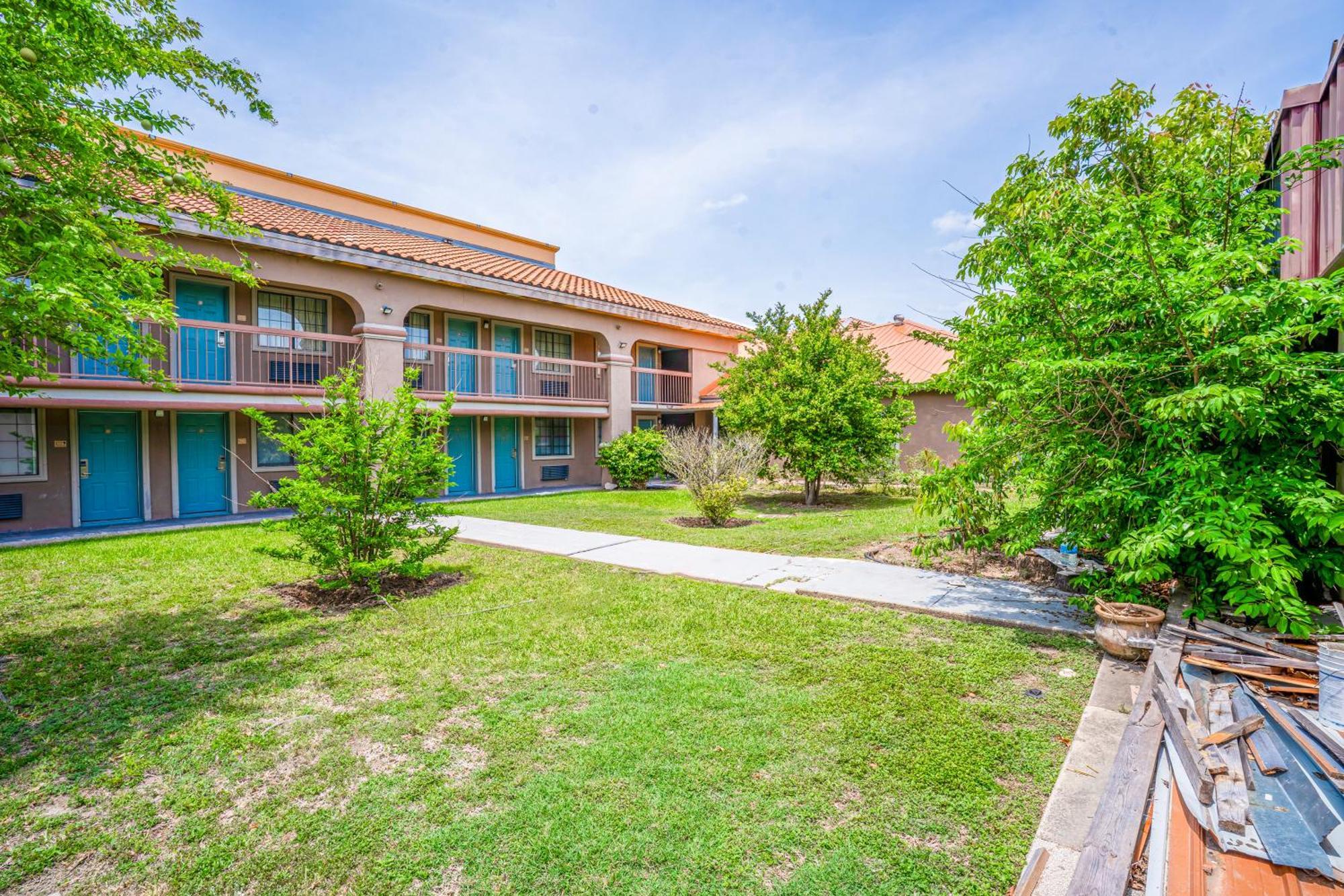 Lone Star Inn & Suites By Oyo Harlingen Tx Exteriör bild
