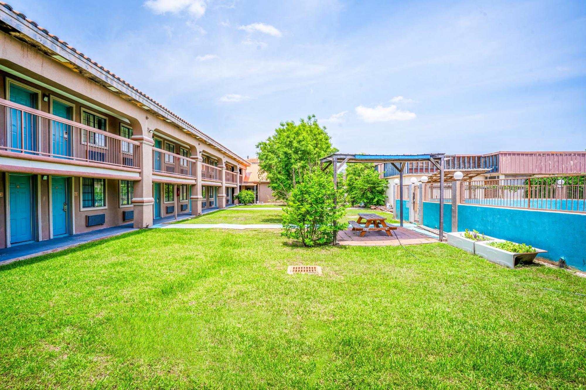 Lone Star Inn & Suites By Oyo Harlingen Tx Exteriör bild