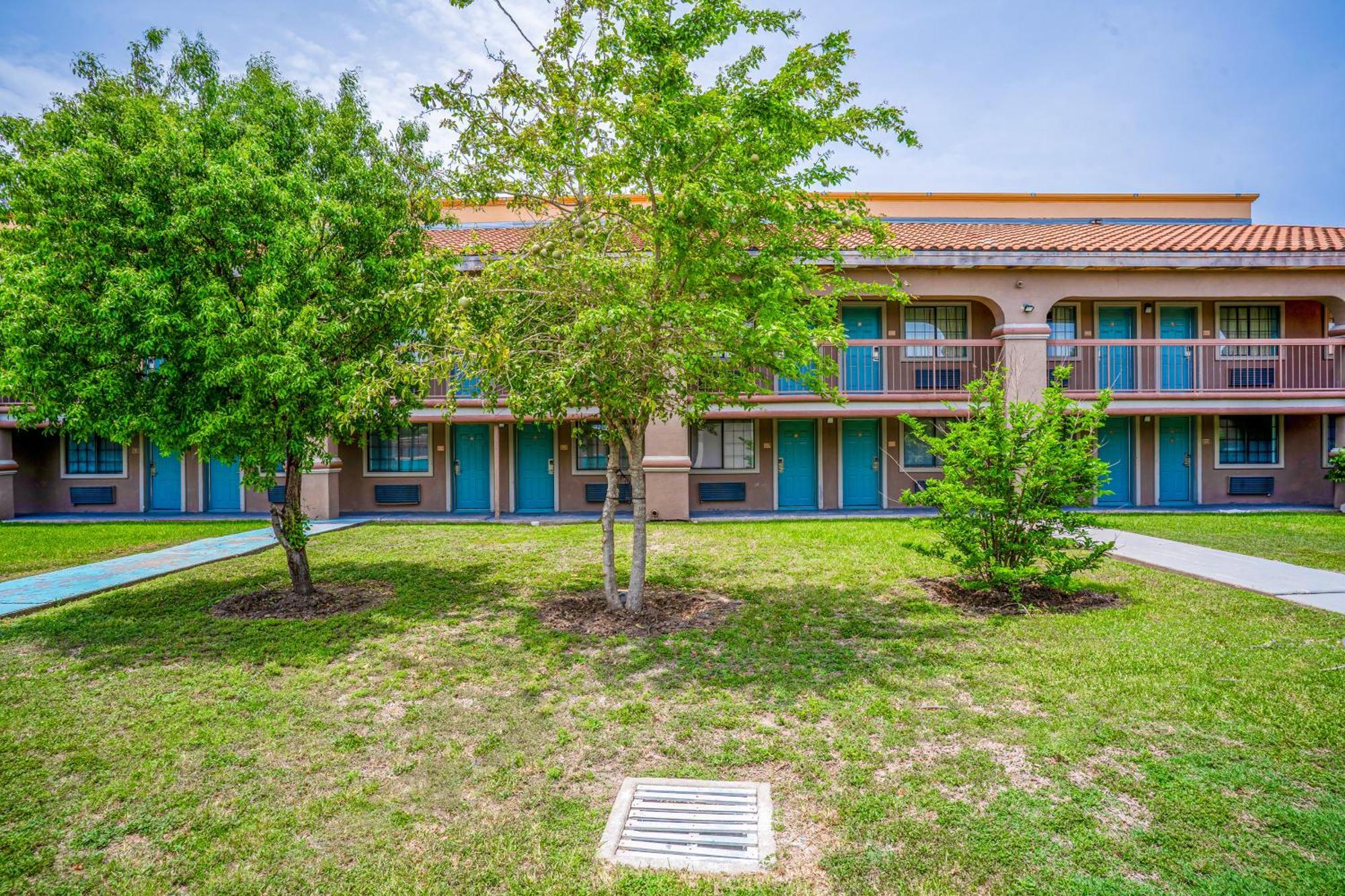 Lone Star Inn & Suites By Oyo Harlingen Tx Exteriör bild