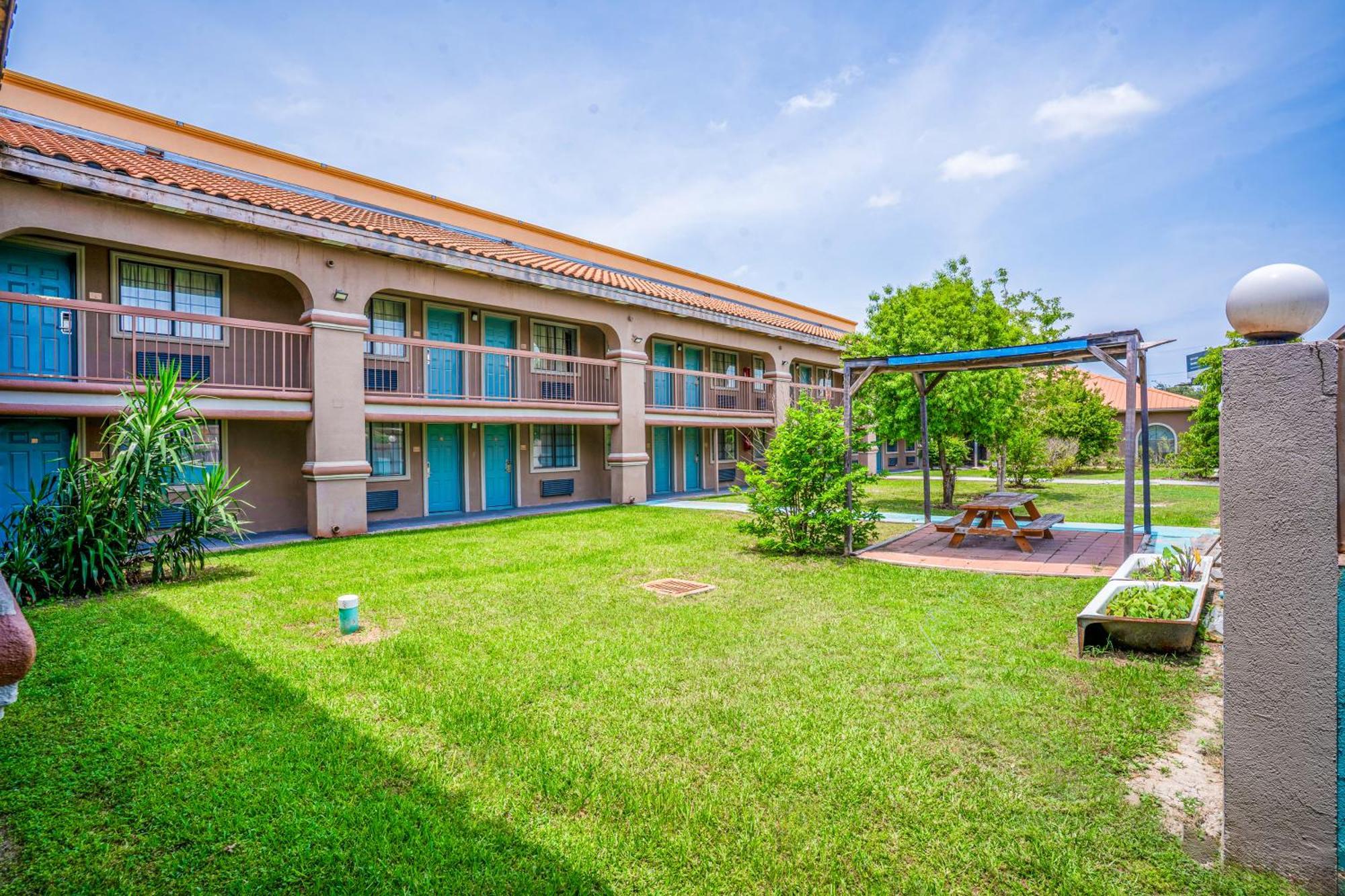 Lone Star Inn & Suites By Oyo Harlingen Tx Exteriör bild
