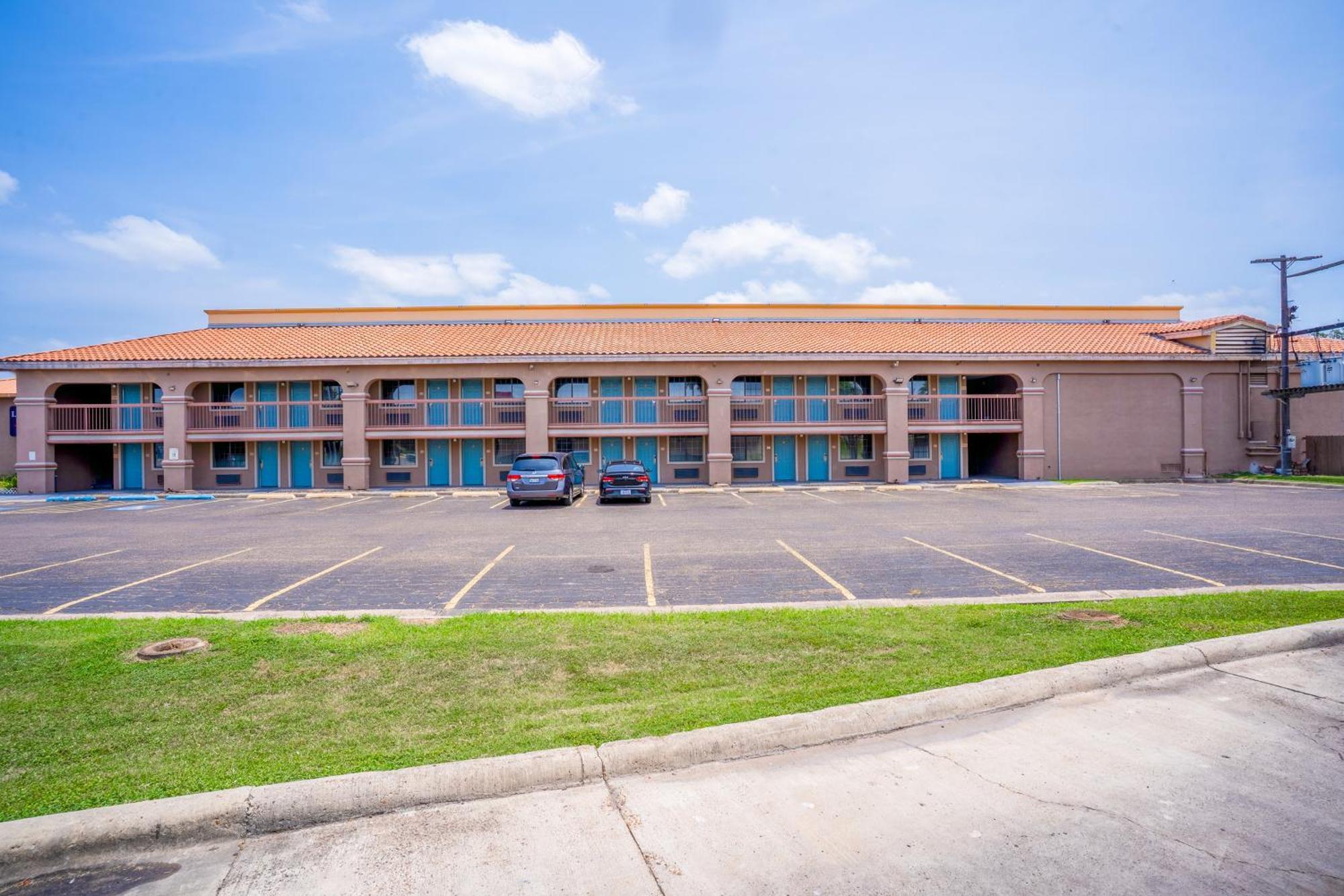 Lone Star Inn & Suites By Oyo Harlingen Tx Exteriör bild